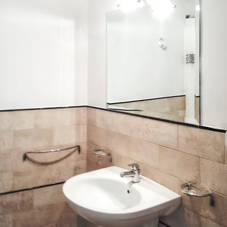 Διαμέρισμα Modern In With Shared Pool *